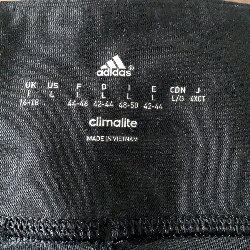 Black cropped workout pants